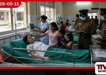 වායු රයිෆලයෙන් වෙඩි වැදුණු  තිදරු මව රෝහලට සැකකාර සැමියා පලායයි