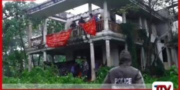 නේවාසික පහසුකම් ඉල්ලා අන්තරේ  බැසිල්ගේ බව කියූ මල්වානේ නිවසට  ඇතුළු වෙයි