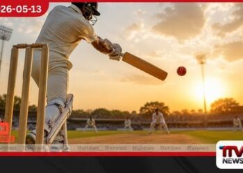 අයහපත් කාලගුණයෙන් ක්රීඩා පිටියට එල්ල වූ මරු පහර ශ්රී ලංකාවේ ප්රධාන තරගාවලි රැසක ඉරණම වෙනස් වෙයිදිවයින පුරා පවතින අඛණ්ඩ වර්ෂාව හේතුවෙන් මෙරට ක්රීඩා ලෝලීන් මහත් අපේක්ෂාවෙන් පසුවූ ඉදිරි දින කිහිපය සම්පූර්ණයෙන්ම අස්ථිර තත්ත්වයකට පත්ව තිබේ. ක්රීඩාංගණ වෙත ප්රේක්ෂකයන් ඇදගැනීමට සියලු කටයුතු සූදානම් කර තිබියදී, සොබාදහමේ මෙම අභියෝගය හමුවේ ක්රීඩකයන් මෙන්ම සංවිධායකයන් ද දැඩි අර්බුදයකට මුහුණ දී සිටින බව වාර්තා වේ. කිසිවෙකුත් බලාපොරොත්තු නොවූ මෙම තීරණය ක්රීඩා ක්ෂේත්රයේ ප්රධාන පෙළේ තරගාවලි කිහිපයක ඉදිරි ගමනට සෘජු බලපෑම් එල්ල කර තිබේ. ශ්රී ලංකා ක්රිකට් ආයතනය මඟින් සංවිධානය කිරීමට නියමිතව තිබූ සියලුම දේශීය ක්රිකට් තරගාවලි දින නියමයක් නොමැතිව කල් දැමීමට බලධාරීන් පියවර ගෙන ඇති අතර, මේ වන විට අන්තර් ක්රීඩා සමාජ එක්දින තරගාවලිය, ‘බී‘ කොටසේ විස්සයි විස්ස තරගාවලිය මෙන්ම ආණ්ඩුකාර කුසලාන තරගාවලිය ද මෙලෙස අතරමඟ නතර වී තිබේ. ක්රිකට් පිටිය පමණක් නොව, අද පැවැත්වීමට සැලසුම් කර තිබූ ශ්රී ලංකා මලල ක්රීඩා තේරීම් තරගාවලිය ද පවතින අයහපත් කාලගුණය හේතුවෙන් හදිසියේම අත්හිටුවීමට මලල ක්රීඩා සංගමය තීරණය කර ඇත. මෙම තත්ත්වය හමුවේ ක්රීඩකයන්ගේ දස්කම් උරගා බැලීමට තිබූ අවස්ථා කාලගුණය යහපත් වන තෙක් කල් යනු ඇති අතර, සංශෝධිත කාලසටහන් ඉදිරියේදී ප්රකාශයට පත් කිරීමට නියමිතව ඇත. දහස් සංඛ්යාත ක්රීඩකයන්ගේ සහ ප්රේක්ෂකයන්ගේ බලාපොරොත්තු වැසි දියට දියවී ගියද, ක්රීඩාවේ ජීව ගුණය සහ ආරක්ෂාව වෙනුවෙන් ගත් මෙම තීන්දුව හමුවේ ක්රීඩා ලෝලීන්ට තවදුරටත් ඉවසීමෙන් බලා සිටීමට සිදුවනු ඇත. සොබාදහම ඉදිරියේ ක්රීඩාවේ ජයග්රහණය තාවකාලිකව පරාජය වුවද, නැවත නැඟී සිටීම වෙනුවෙන් දැන් සියල්ලෝම අහස දෙස බලා සිටිති.