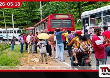 නෝර්වුඩ්හිදී රේස් ගිය ප්රයිවට් බස් එකක් ලංගම බස් එකක පස්සේ අඹරයි