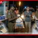 රුපියල් ලක්ෂ ගණනක් වටිනා  තීරුබදු රහිත විදේශීය දුම්වැටි සමඟ  චීන ජාතිකයෙක්  කොල්ලුපිටියේදී කොටු වෙයි