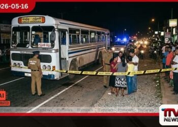 ධාවනය වූ බස් රථයකින්  ඇද වැටී  තරුණයෙක් ජීවිතක්ෂයට