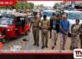 ත්‍රිරෝද රථ රියදුරෙකුගේ  මුදල් කොල්ලකෑ  පොලිස් කොස්තාපල්වරුන් දෙදෙනෙකු  ඇතුළු පිරිසක් අත්අඩංගුවට