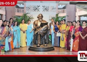 ඉන්දියාවේ නිල සංචාරයකට එක් වූ  මෙරට මන්ත්‍රීවරියන් පිරිස  යළි ලංකාවට
