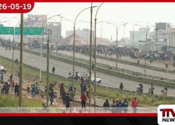 ඉන්ධන මිල ඉහළ යාමට එරෙහිව කෙන්යාවේ පැවැති දැවැන්ත ප්රවාහන වර්ජනය තාවකාලිකව අත්හිටුවයි!