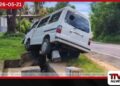 බදුල්ල – මහියංගනය පාරේ  කන්දකැටියදී වෑන් රථයක්  කොන්ක්‍රීට් කනුවල ගැටෙයි