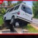 බදුල්ල – මහියංගනය පාරේ කන්දකැටියදී වෑන් රථයක් කොන්ක්රීට් කනුවල ගැටෙයි