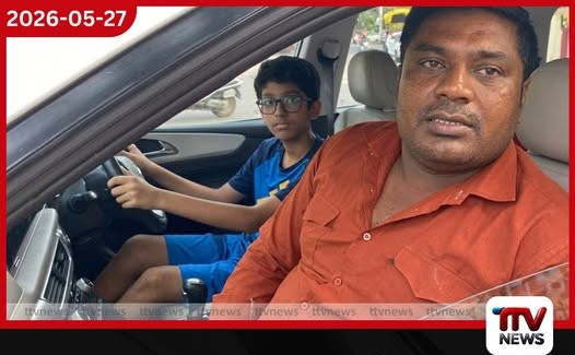 මොරදාබාද්හි ලොකු වාහනයක් පදවන කුඩා දරුවා: