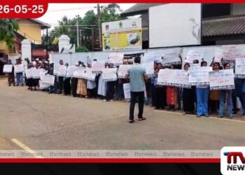 මාවනැල්ල මයුරපාද ජාතික පාසලේ  විදුහල්පති මාරුවට එරෙහිව  දෙමාපියන්ගෙන් විරෝධතාවක්