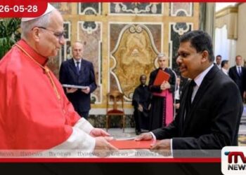 ශ්රී ලංකාවේ නව වතිකානු තානාපතිවරයා ශුද්ධෝත්තම පාප් වහන්සේ වෙත අක්තපත්ර පිළිගන්වයි