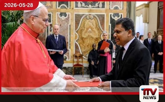 ශ්රී ලංකාවේ නව වතිකානු තානාපතිවරයා ශුද්ධෝත්තම පාප් වහන්සේ වෙත අක්තපත්ර පිළිගන්වයි