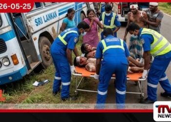 වන්දනා නඩයක් ගමන් ගත් බස් රථයක් පෙරළී 8 දෙනෙකු රෝහලේ!