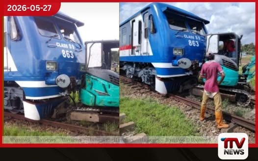 මීරිගම සහ අඹේපුස්ස අතරදී දුම්රිය එන්ජිමක් බැකෝ යන්ත්රයක ගැටෙයි