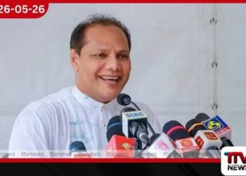 අගවිනිසුරු තෝල්කයෙකුගේ හෝ මුඩ්ලියර්වරයෙකුගේ හිසට අත තබා යාඥා කරලා