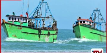 පේදුරුතුඩුවෙන් යාත්‍රා දෙකකින් මුහුදු ගිය ධීවරයින් සිව්දෙනෙකු අතුරුදන් සෙවීමේ මෙහෙයුම් ඇරඹෙයි