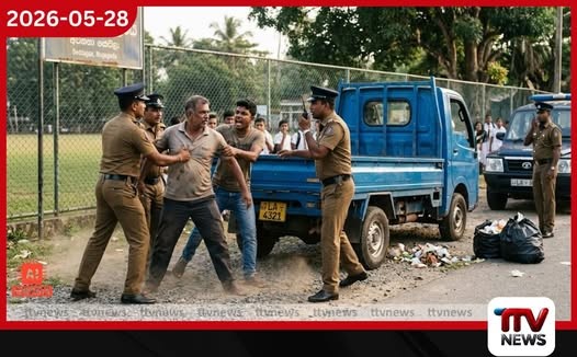 මාර්ගයට කසළ දමා පොලිසියට තර්ජනය කළ පිය-පුතු දෙපළක් අත්අඩංගුවට