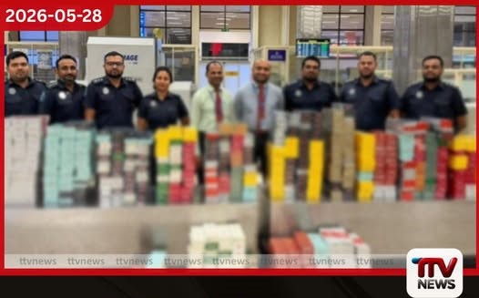 රුපියල් මිලියන 20ක විදේශීය දුම්වැටි සමඟ චීන ජාතිකයින් 14ක් කටුනායකදී රේගු දැලට