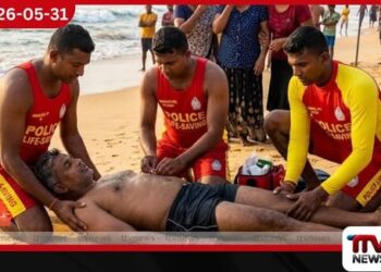 පානදුර මුහුදේ ගසාගෙන ගිය පුද්ගලයෙකු පොලිසියෙන් බේරා ගනී