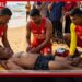 පානදුර මුහුදේ ගසාගෙන ගිය පුද්ගලයෙකු පොලිසියෙන් බේරා ගනී