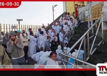 වෙසක් පොහෝ දින ශ්රී පාද උඩ මළුවේ පින්කම් රැසක්