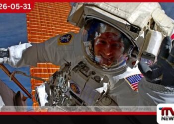 නාසා (NASA) ගගනගාමී  ඇන්ඩෲ මෝගන් විශ්‍රාම ගනී