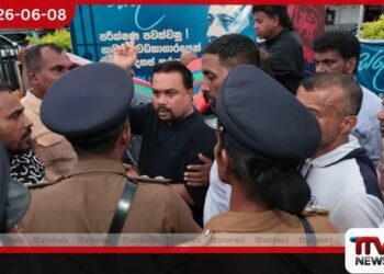 කොටි සමරද්දි නිදා සිටි පොලිසිය රණවිරු සලේ වෙනුවෙන් පෙනීසිටි සත්යග්රහයට කඩාපනී