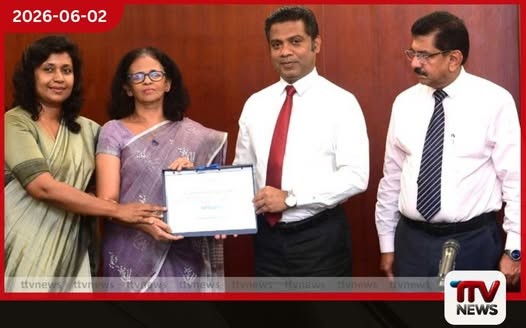 සෞඛ්ය ජයග්රහණ සැමරුම දායක වූ නිලධාරීන් සෞඛ්ය අමාත්යවරයාගේ ඇගයීමට