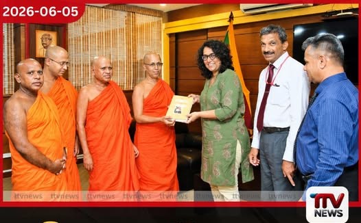සම්භාෂා ශාස්ත්රීය සංග්රහයේ 22 වැනි කලාපය අගමැතිනි හරිනි අමරසූරියට පිළිගන්වයි