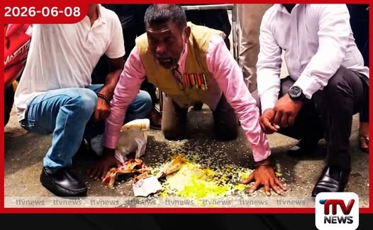 බල්ලෙක් වගේ මෙහෙමද කන්න ඕන?