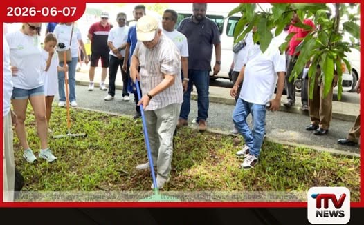 සමාජවාදී රටවලින් උපාධි ලැබූ ශ්රී ලාංකිකයින් සහ රුසියානු තානාපති කාර්යාලය එක්ව කොළඹ පිරිසිදු කරයි