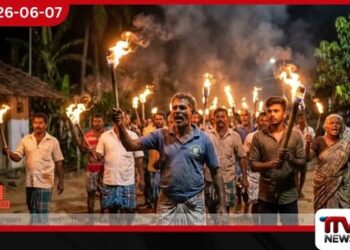 පොහොර සහ විදුලි බිල අඩු කරන ලෙස බලකරමින් අනුරාධපුරයේ ගොවීන්ගෙන් පන්දම් උද්ඝෝෂණයක්