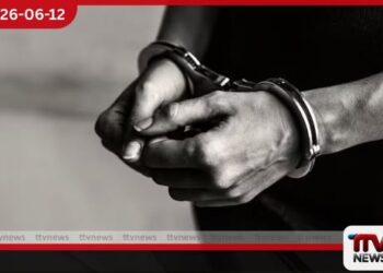රුපියල් කෝටි 2කට අධික හෑෂ් මත්ද්‍රව්‍ය තොගයක් සමඟ පුද්ගලයෙකු රත්මලානේදී කොටුකර ගනීරුපියල් කෝටි 2කට අධික වටිනාකමකින් යුත් හෑෂ් (Hashish) මත්ද්‍රව්‍ය තොගයක් සමඟ පුද්ගලයෙකු රත්මලාන ප්‍රදේශයේදී අත්අඩංගුවට ගැනීමට පොලිසිය සමත්ව තිබේ. ගල්කිස්ස අපරාධ විමර්ශන අංශයේ නිලධාරීන්ට ලැබුණු බුද්ධි තොරතුරකට අනුව සිදුකළ විශේෂ වැටලීමකදී මෙම සැකකරු අත්අඩංගුවට ගෙන ඇත. වැටලීමේදී සැකකරු සතුව තිබී හෑෂ් මත්ද්‍රව්‍ය කිලෝග්‍රෑම් 3යි ග්‍රෑම් 125ක ප්‍රමාණයක් පොලිස් භාරයට ගෙන තිබේ. මෙලෙස අත්අඩංගුවට පත්ව ඇත්තේ 29 හැවිරිදි තරුණයෙකු වන අතර, මෙම මත්ද්‍රව්‍ය ජාවාරමේ ජාලය සහ සෙසු සැකකරුවන් අනාවරණය කරගැනීම සඳහා ගල්කිස්ස අපරාධ විමර්ශන අංශය වැඩිදුර විමර්ශන ක්‍රියාත්මක කරයි.