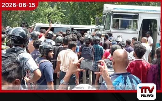 මහනුවර – යාපනය මාර්ගයේ පාසල් වෑන් රථයක් සහ බස් රථයක් ගැටීමෙන් සිසුන් 17 දෙනෙකු රෝහලේ