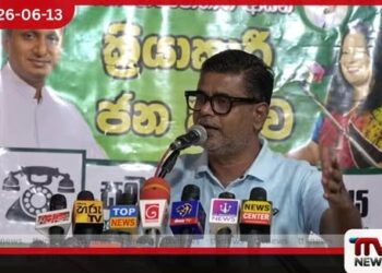 වසන්ත සමරසිංහ දැන් නිකන් විජය කුමාරතුංග වගේ රටට කෙසේවෙතත් ඒ ගොල්ලන්ට නම් ආර්ථික සංවර්ධනය ඇවිල්ලා