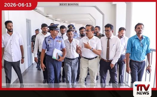 පිටකොටුව මධ්යම බස් නැවතුම්පොළේ නිරීක්ෂණ චාරිකාවක නිරත වූ අමාත්ය බිමල් රත්නායක