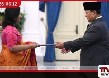 ඉන්දුනීසියාවේ  නව ශ්‍රී ලංකා තානාපතිනිය  ශෂිකලා ප්‍රේමවර්ධන සිය අක්තපත්‍ර පිළිගන්වයි