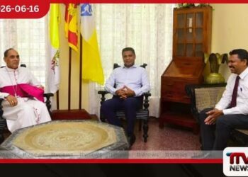 සෞඛ්ය හා ජනමාධ්ය අමාත්ය වෛද්ය නලින්ද ජයතිස්ස මහනුවර රදගුරුතුමන් බැහැ දකියි
