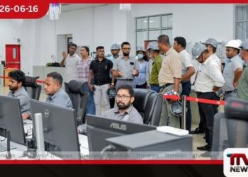 ගල් අඟුරු ආනයනය සහ භාවිතයේ අක්රමිකතා සොයා ජනාධිපති කොමිෂන් සභාව නොරොච්චෝලේ බලාගාරයේ නිරීක්ෂණ චාරිකාවක