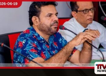 එහෙන් කෙසෙල් කඳ දැම්මම  මෙහෙන් ඇඳුම් එනවා
