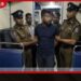 අලව්ව දුම්රිය ස්ථානයේ දේපොළවලට හානි කළ මගියා දුම්රියක් ඇතුළතදීම අත්අඩංගුවට