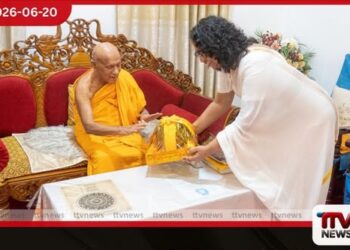අග්‍රාමාත්‍ය හරිනි අමරසූරිය මල්වතු මහා විහාරයට….