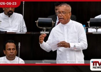 ප්‍රතිසංස්කරණ වාර්තාව  ලාල් කාන්ත පාර්ලිමේන්තුවට ඉදිරිපත් කරයි