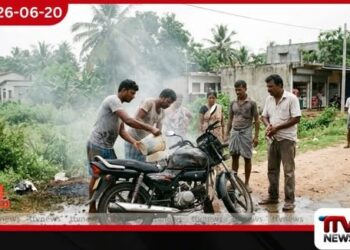 ධාවනය වෙමින් තිබූ යතුරුපැදියකට ගිනි ඇවිලේ…