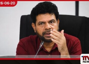 ගබඩා ඇරලා තියෙද්දී වී ළඟ තියාගත්ත ගොවීන් වැරදියි