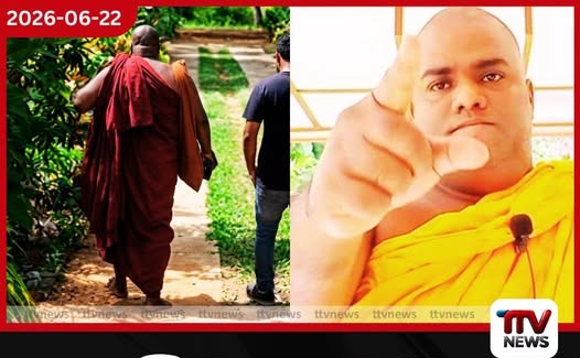 ශාසනයෙන් නෙරපූ රාජාංගනයේ සද්ධාරතන හිමි දායකයින්ගේ හැඬා වැටීම් මධ්යයේ විහාරස්ථානයෙන් නික්ම යයි