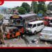 කොළඹ – මහනුවර පාරේ කෑගල්ලේදී වාහන 6ක් ගැටී දරුණු රිය අනතුරක්