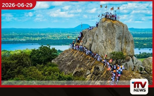 පොසොන් සඳ රැසට සැරසෙන වැව්බැදි දේශය.. අනුරාධපුර පුදබිම බැතිමතුන්ගෙන් පිරී යයි
