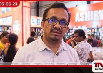විශ්වවිද්‍යාලයේ  හෑන්ඩ්ෆෝන් එකක් තිබ්බේ  මට විතරයි