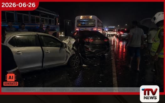 දක්ෂිණ අධිවේගී මාර්ගයේ වාහන 5ක් එකිනෙක ගැටී බිහිසුණු අනතුරක්
