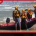 ගල්කිස්ස මුහුදේදී අනතුරට පත් තරුණයන් 5 දෙනෙකු වෙරළ ආරක්ෂකයන් බේරා ගනී
